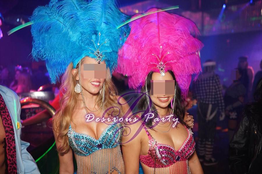 Las Vegas showgirls looking lovely at the party. 